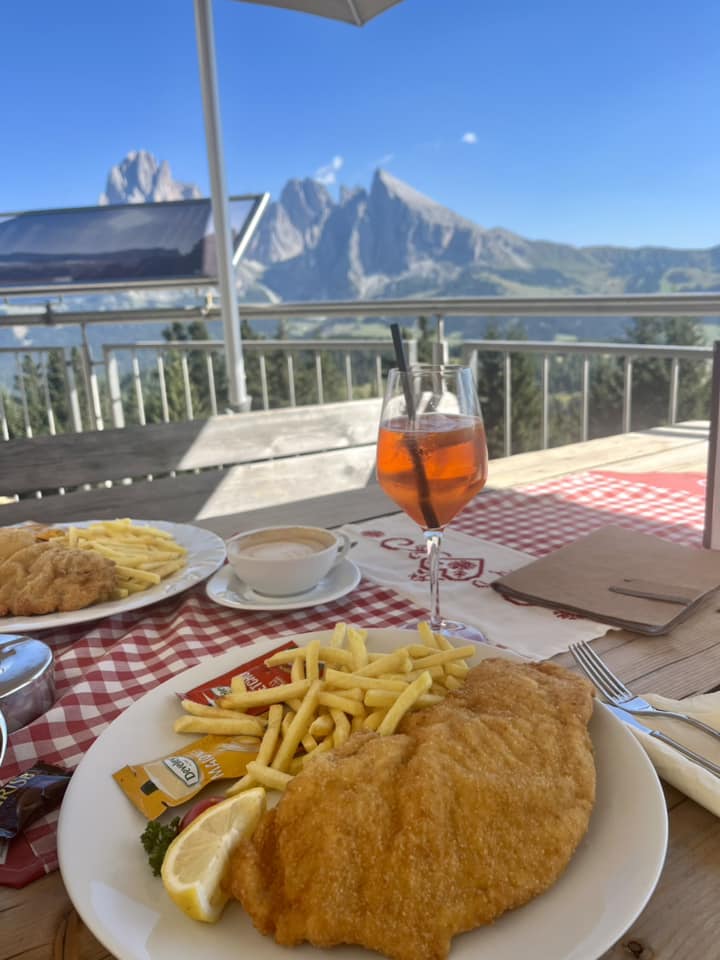 המסעדה בפסגה של Alpi di Suisi
